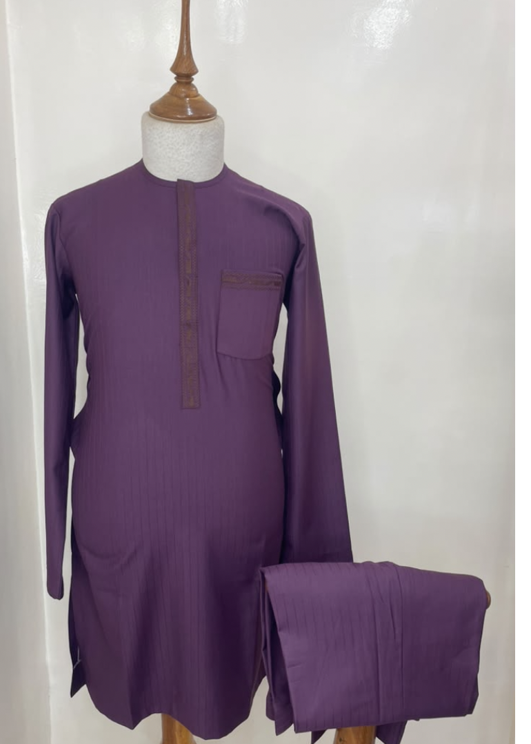 Ensemble africain homme — bordeaux, coupe brodée — photo réelle fournie par la boutique